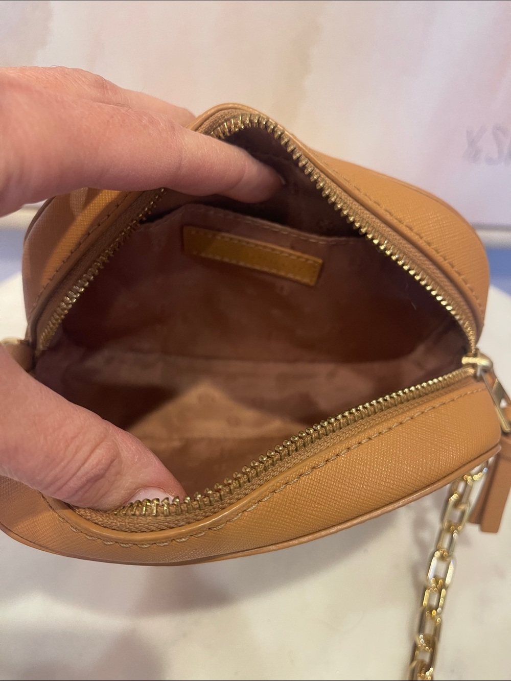 Gorgeous Tory Burch Emerson Crossbody in Tan - Picture 7 of 7